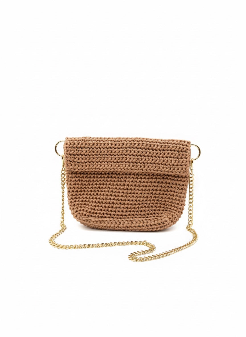 Bolsa Tiracolo de Crochê com Corrente Dourada
